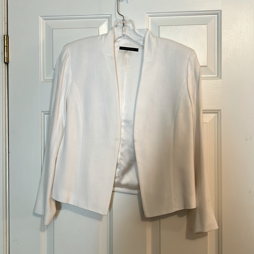 White Elie Tahari jacket. Size 6